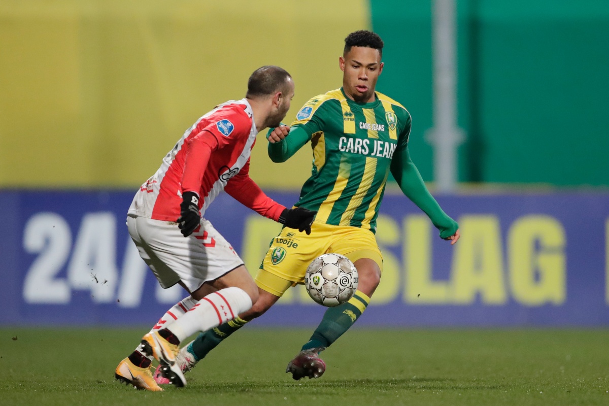 足坛高水准 足坛高水准